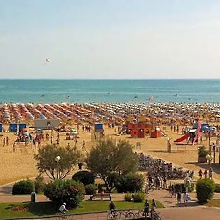 Hotel Spacious Flat With Pool View In Bibione
