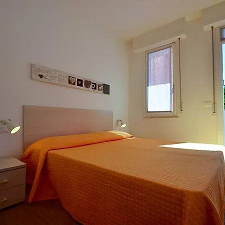 Spacious Flat With Pool View In Bibione
